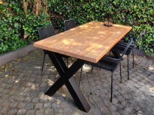 Tuintafel van douglas hout Industrieel