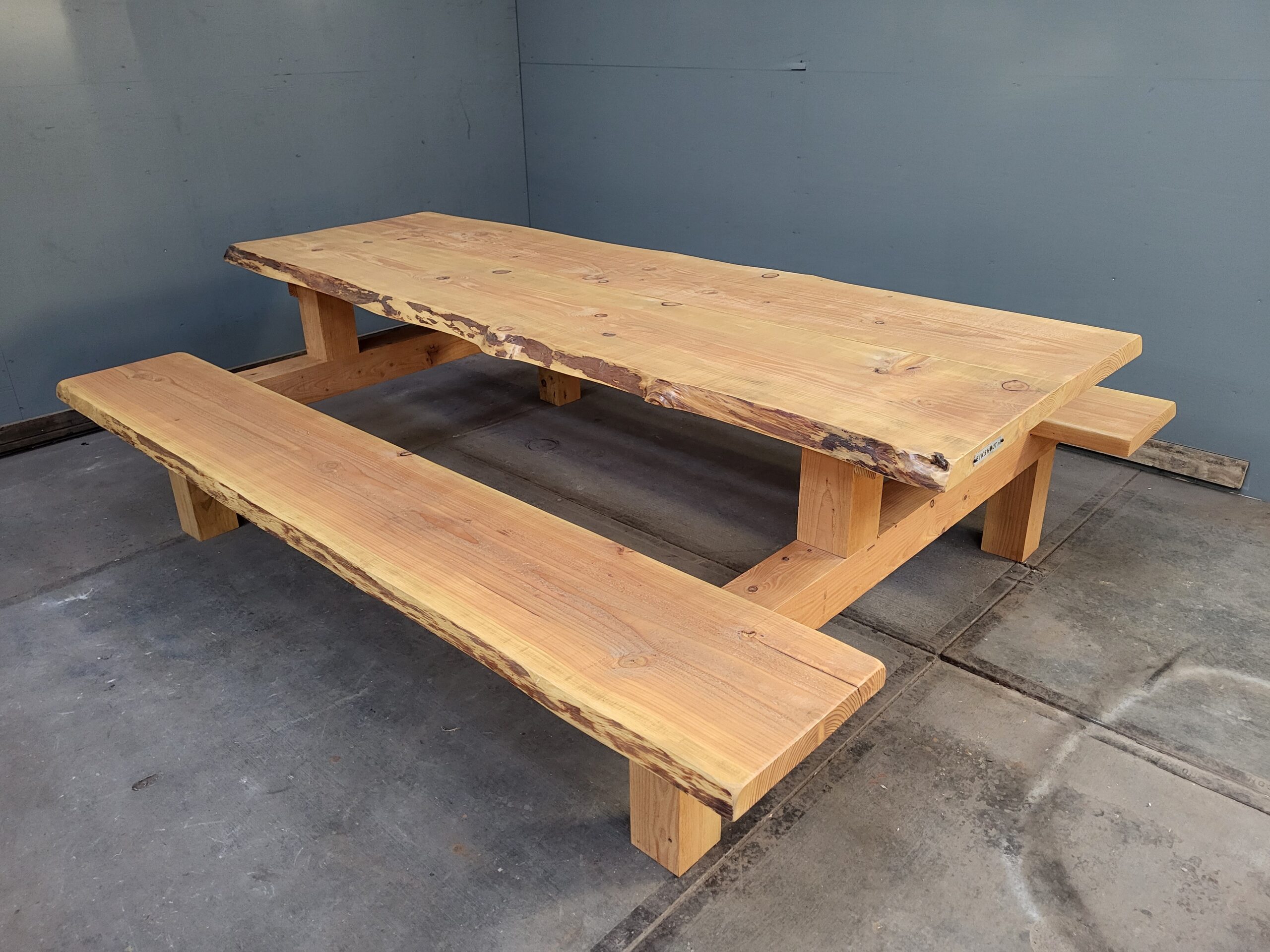 Massief douglas boomstam picknicktafel - Afbeelding 2