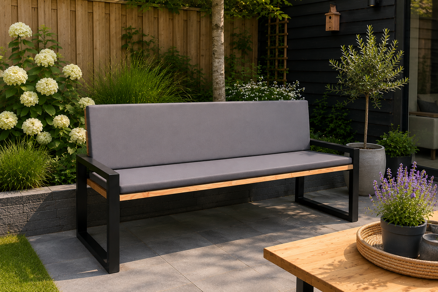 Tuinbank met rug en armleuning uit geschaafde planken - Afbeelding 4