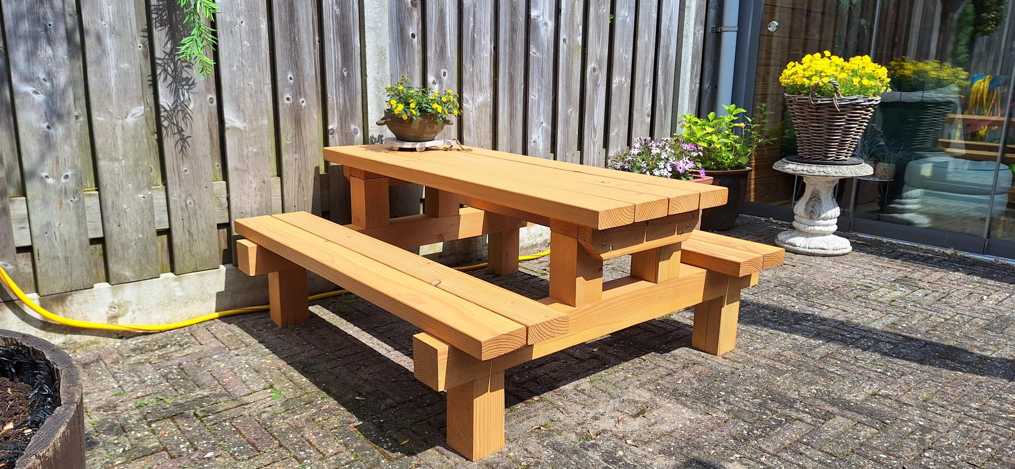 Houten kinderpicknick tafel op maat gemaakt Houten kinderpicknick tafel op maat gemaakt
