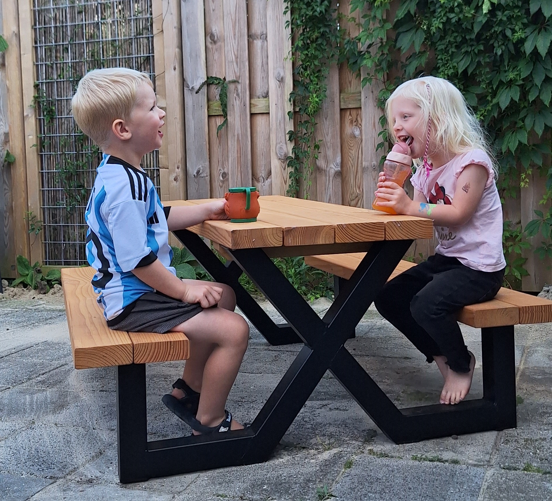 Industriële kinderpicknicktafel