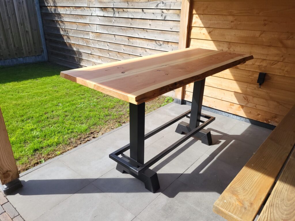 Bartafel douglas schaaldelen 200x110cm met zwart gepoedercoat frame